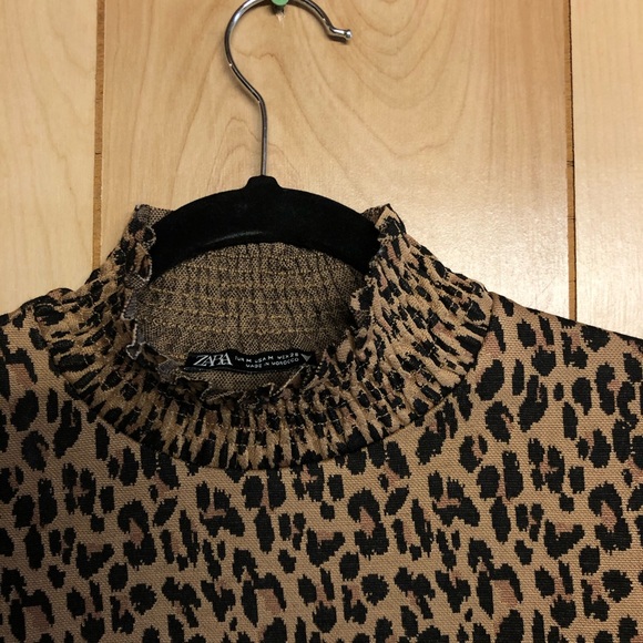 ZARA / cheetah print mockneck top M - Picture 2 of 5